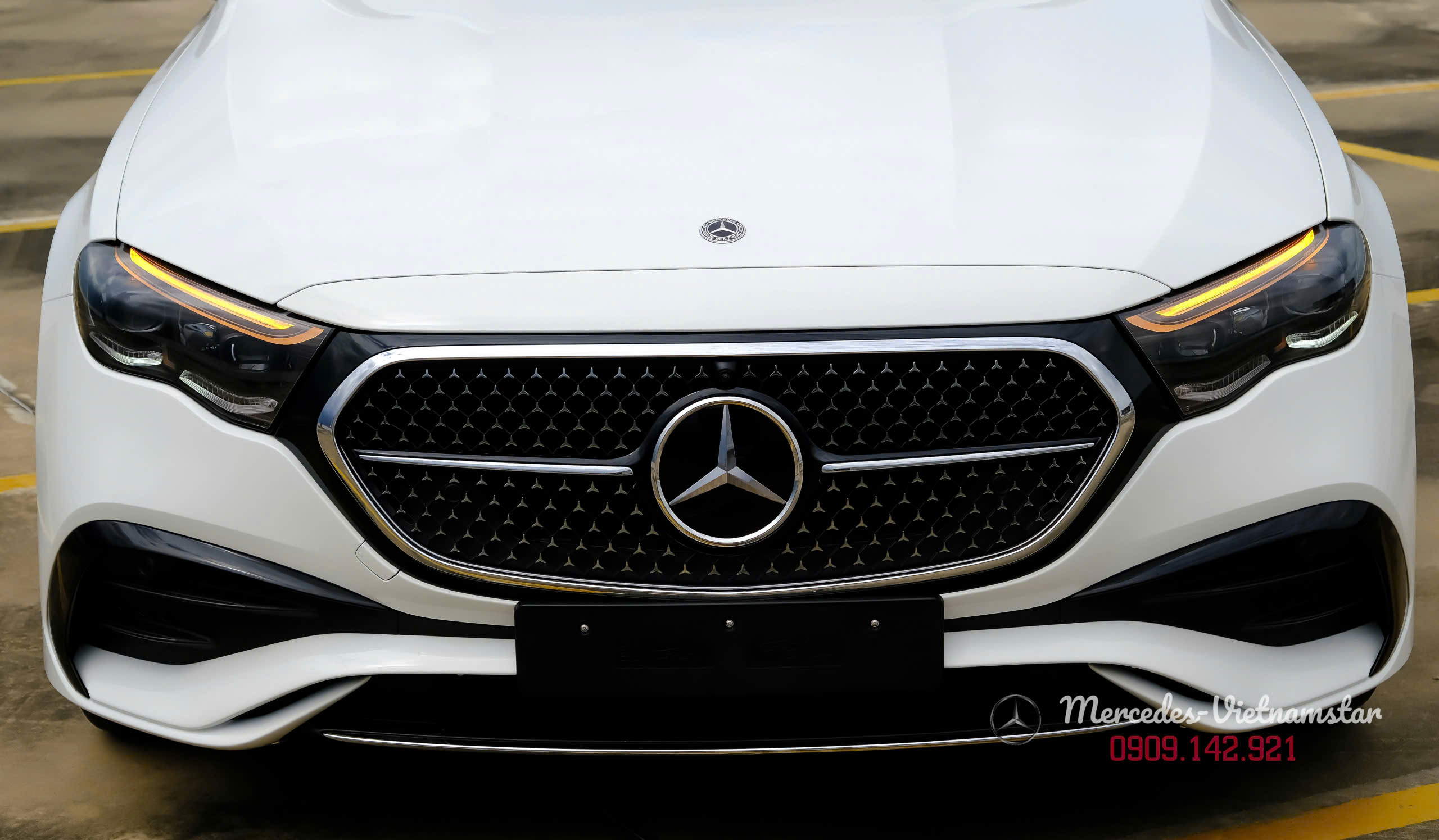 E 300 AMG All New 2025 - Màu Trắng Nội Thất Nâu 15 E300 All New 2025 Trắng, nổi bật mâm hợp kim đa chấu
