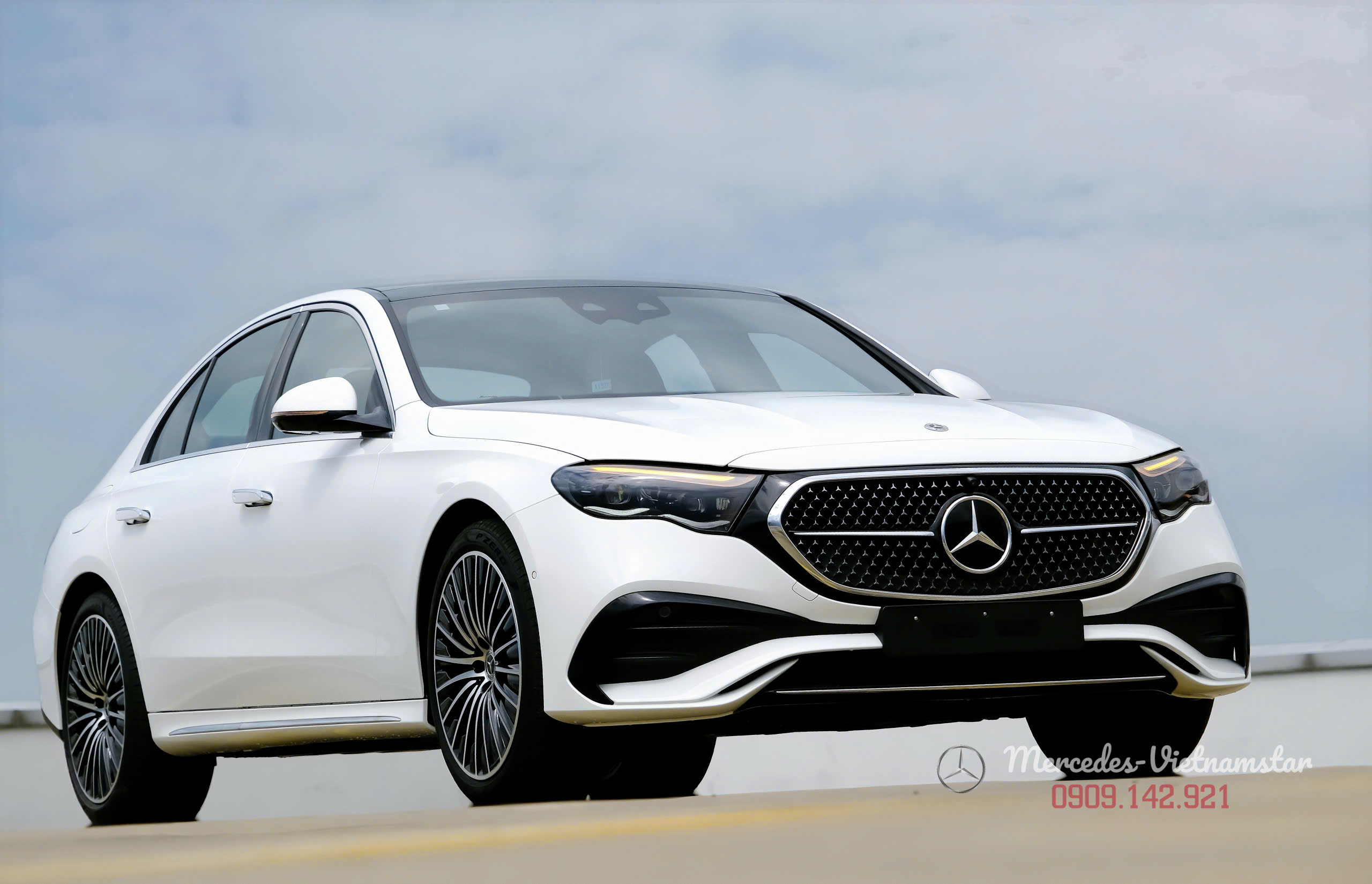 E 300 AMG All New 2025 - Màu Trắng Nội Thất Nâu 10 E 300 AMG All New 2025 màu Trắng Polar sang trọng