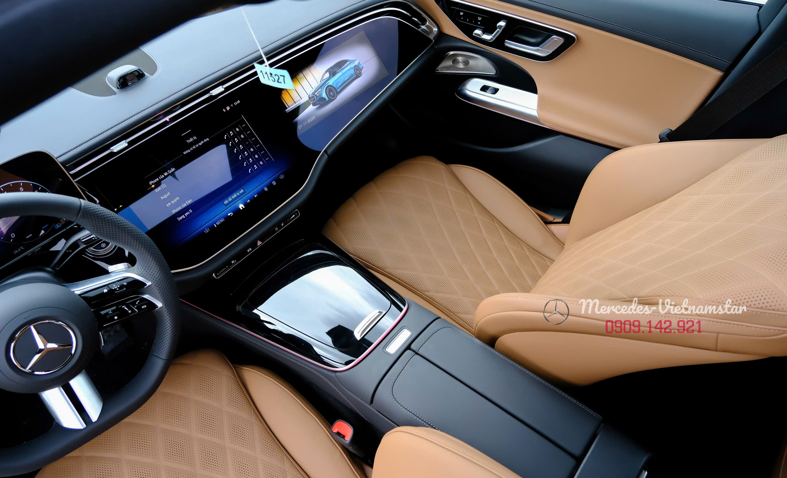 E 300 AMG All New 2025 - Màu Trắng Nội Thất Nâu 19 Chi tiết màn hình giải trí siêu rộng E 300 AMG 2025