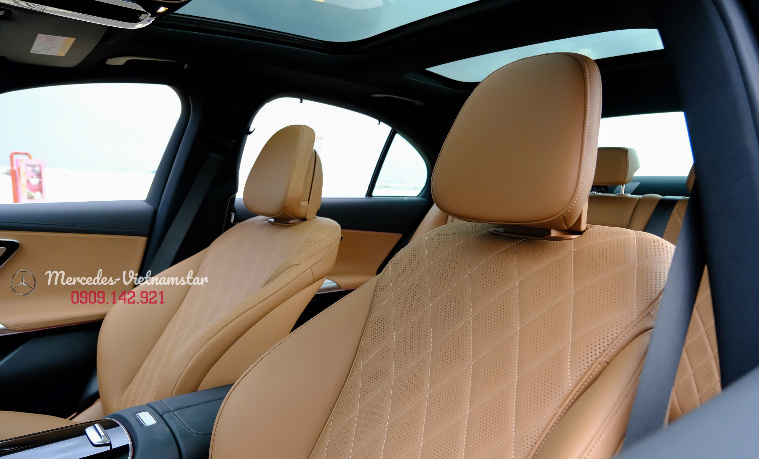 E 300 AMG All New 2025 - Màu Trắng Nội Thất Nâu 20 cửa sổ trời trên e300 amg all new