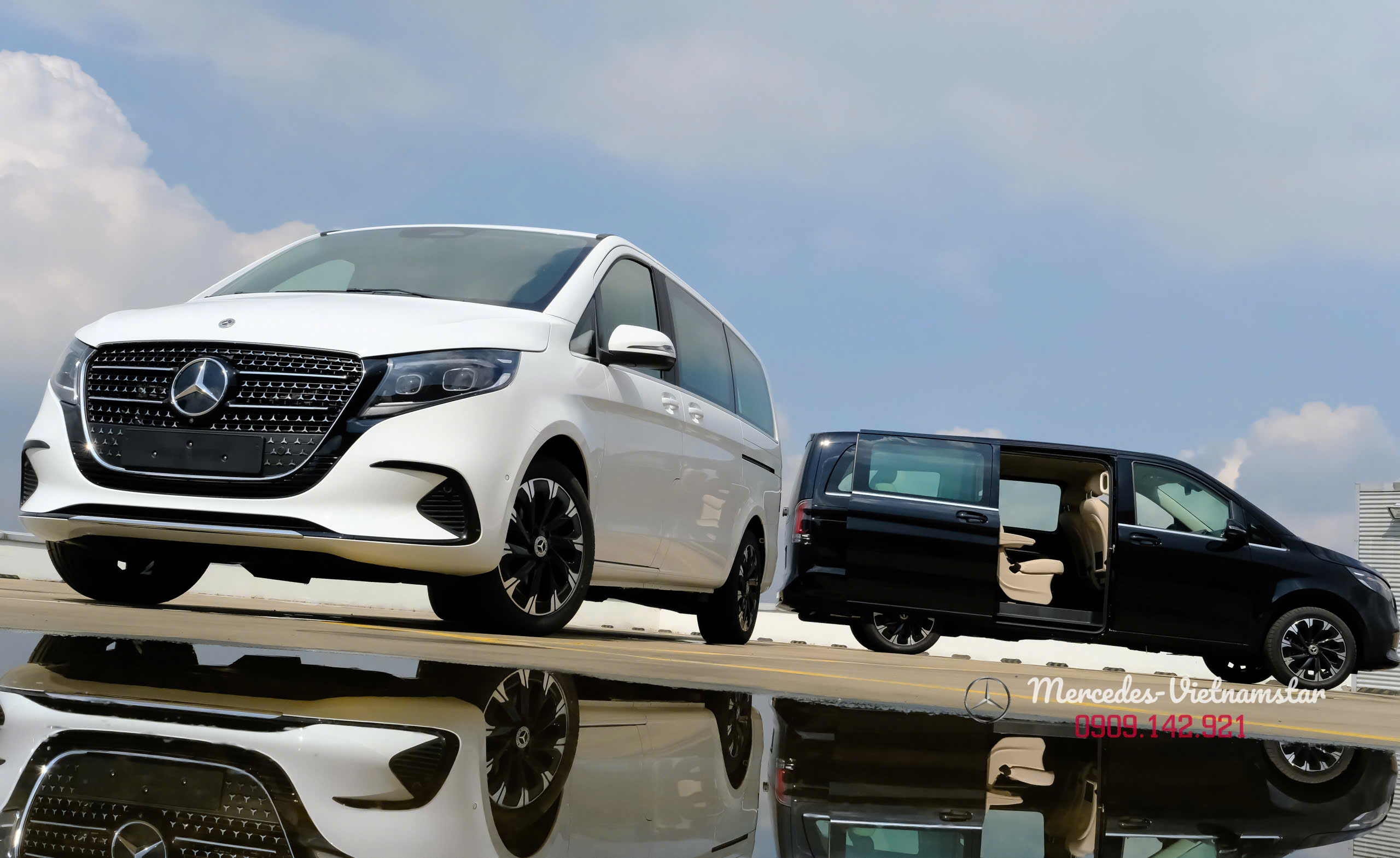 Mercedes V 300 Avantgarde 2025: Chuẩn mực "Limousine" dành cho gia đình và doanh nghiệp 6 Góc chụp thấp đầu xe Mercedes V 300 thể hiện vẻ uy nghi của dòng MPV.