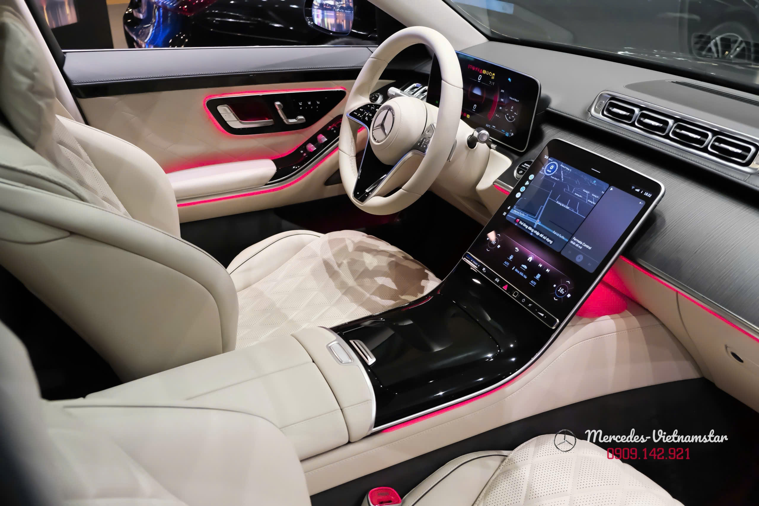 Mercedes-Benz S 450 4MATIC 20 Màn hình MBUX OLED 12,8 inch trung tâm của S450, hiển thị sắc nét