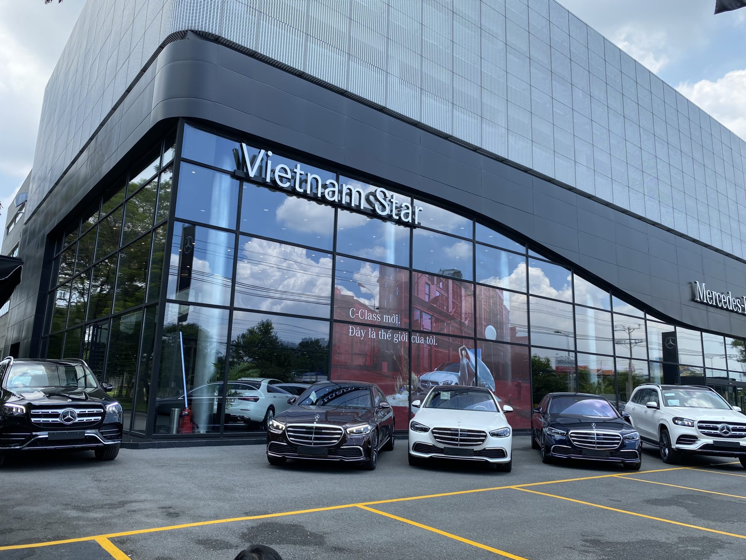 Showroom Mercedes Bình Dương cạnh Aeon Mall Thuận An