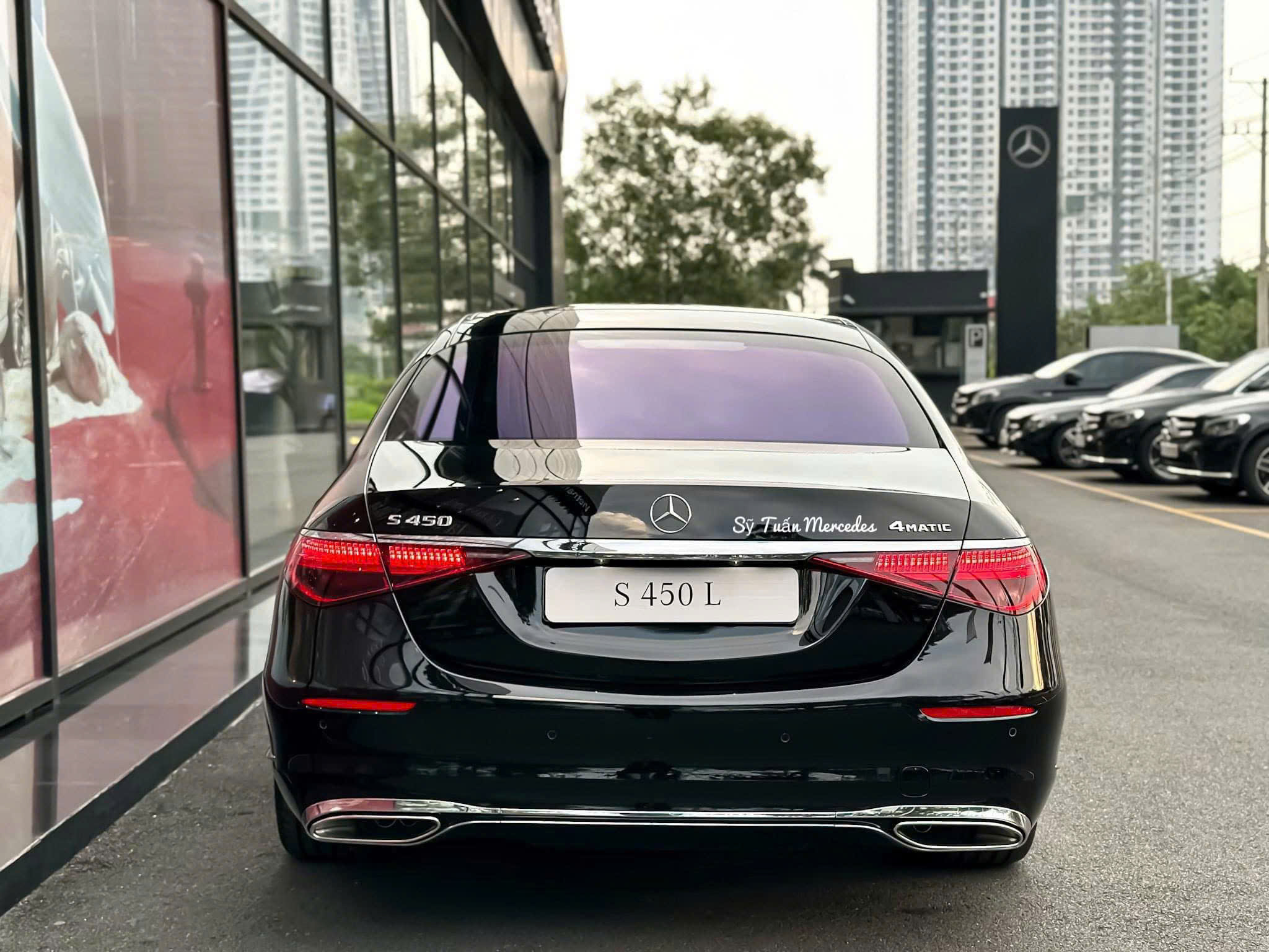 Mercedes-Benz S 450 4MATIC 19 Cụm đèn hậu LED thiết kế tinh xảo của Mercedes S450