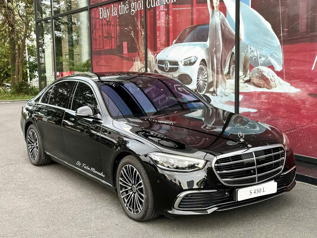 Mercedes-Benz S 450 4MATIC 15 Thiết kế tay nắm cửa dạng ẩn của Mercedes S450, thẩm mỹ cao