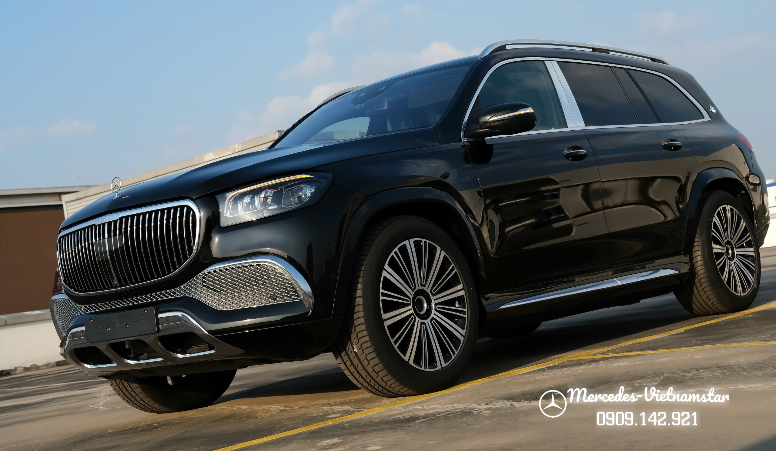 Maybach GLS 480 Màu Đen Giao Ngay 8 Mâm xe Maybach đặc trưng với thiết kế đa chấu, kích thước 22-inch.