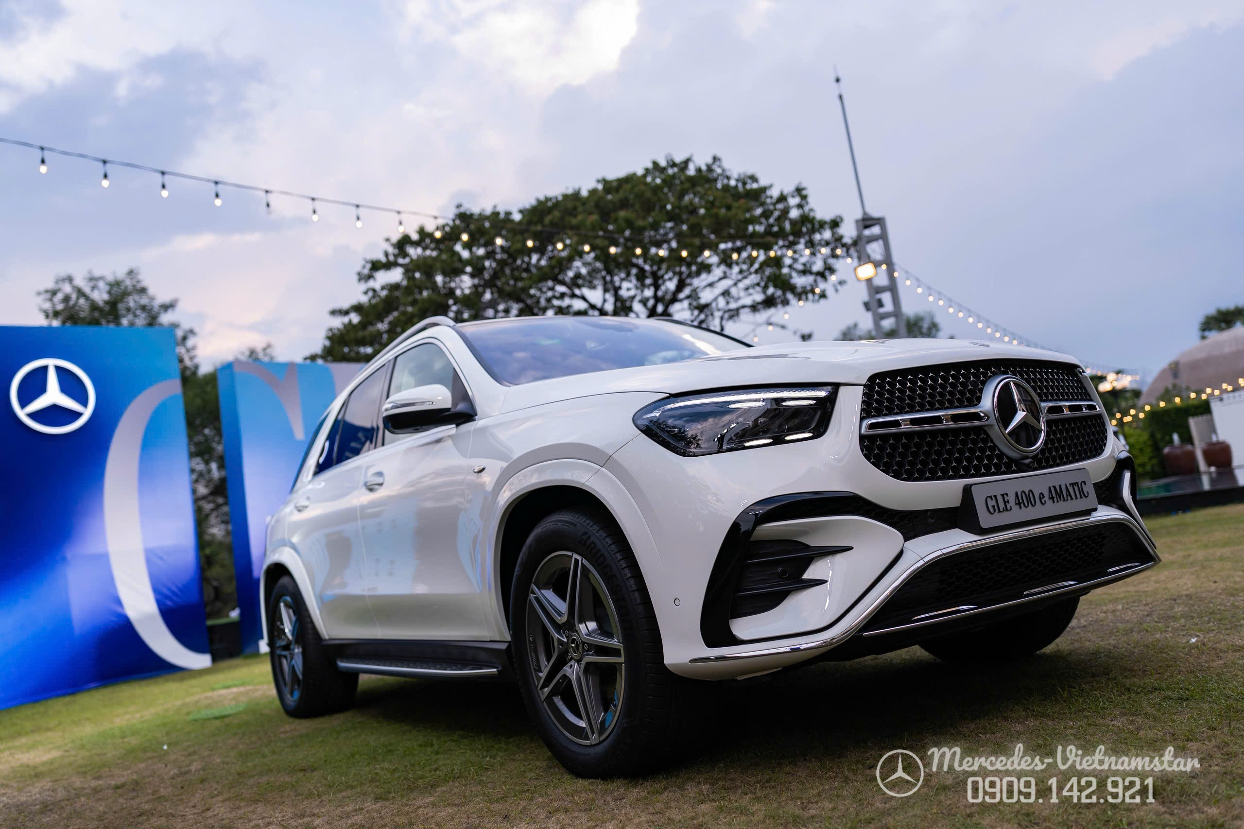 Lưới tản nhiệt họa tiết ngôi sao Star Pattern trên xe GLE400 Plug-in hybrid