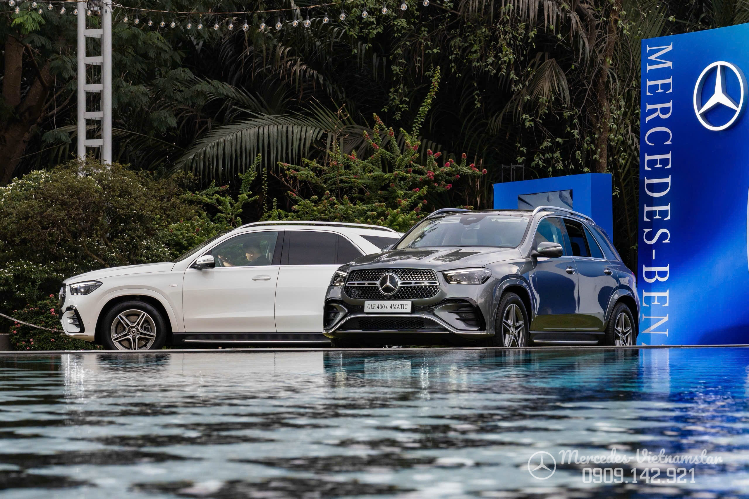 Tổng thể ngoại thất xe Mercedes GLE400e màu Xám sang trọng