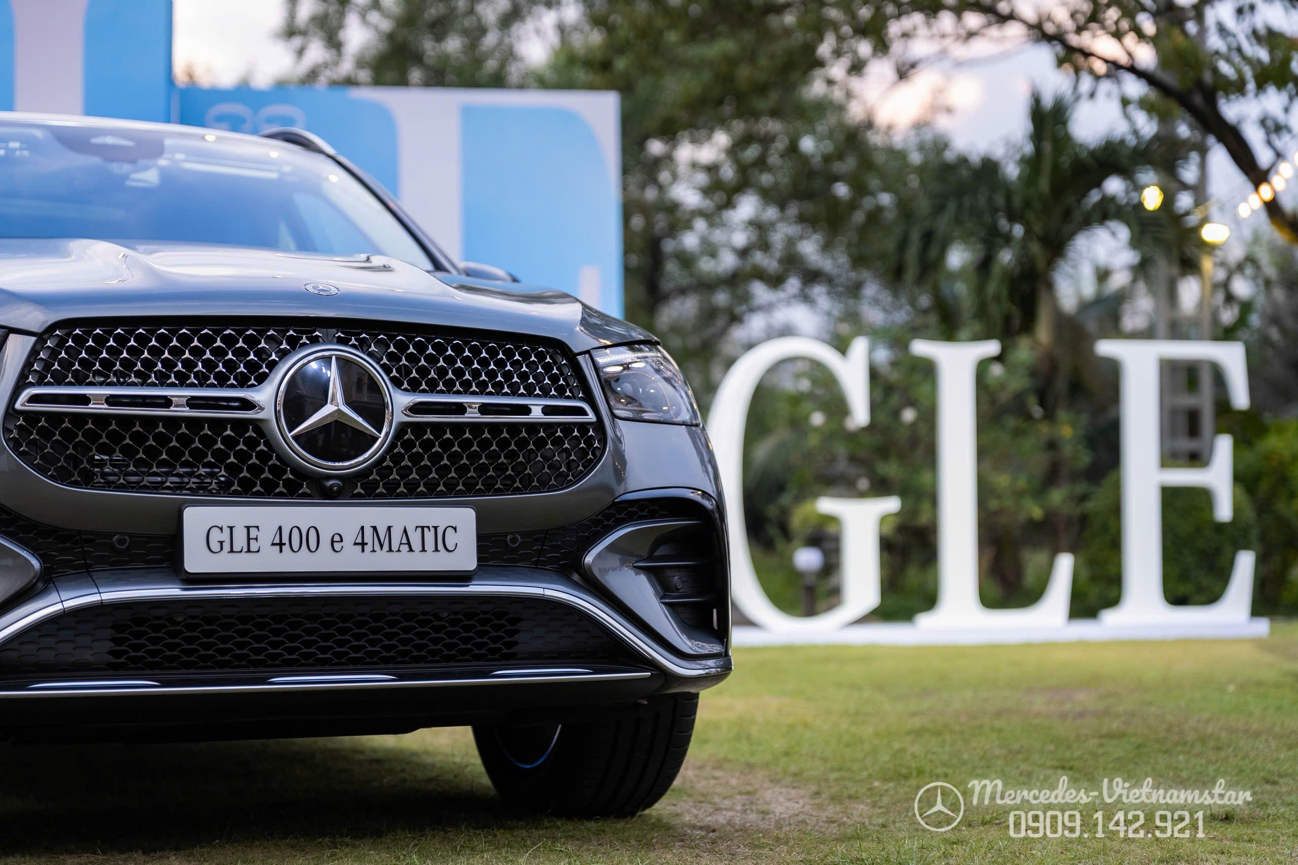 Hốc gió cản trước kích thước lớn phong cách AMG trên GLE400e