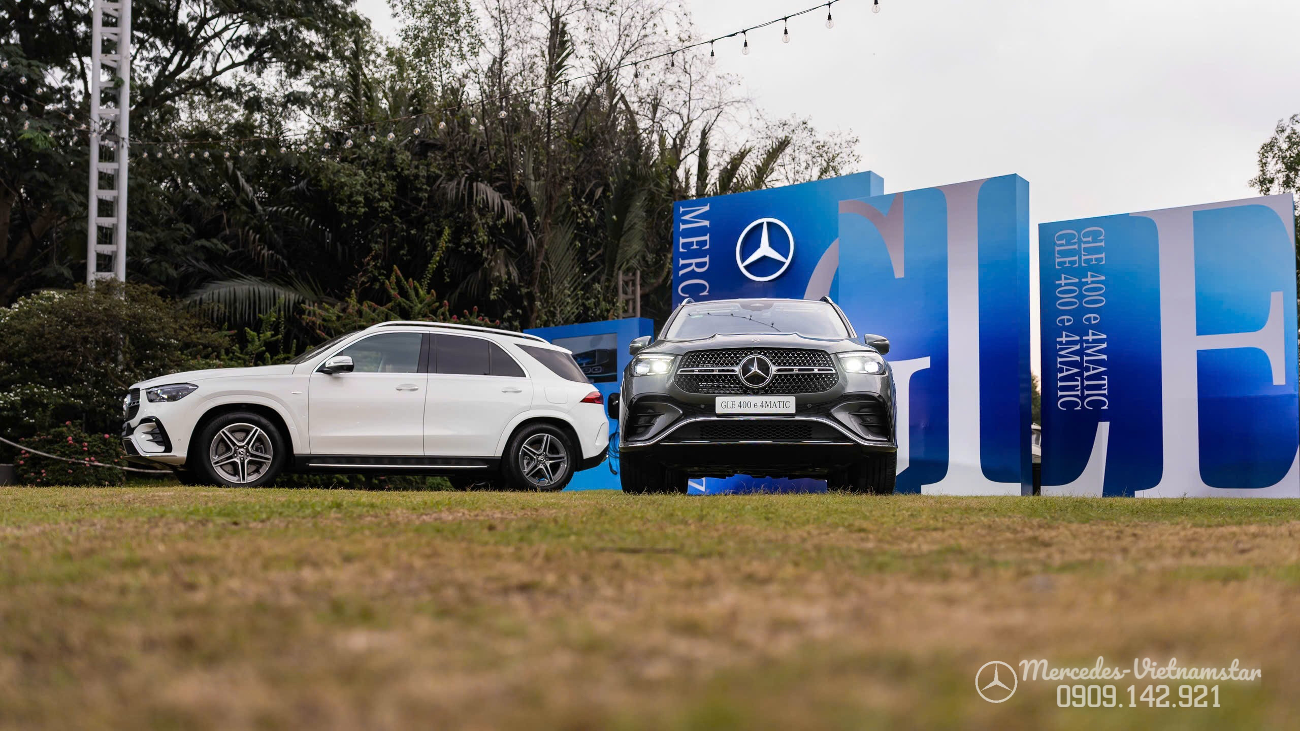 Mercedes GLE 400e màu Xám Selenite mạnh mẽ dưới ánh nắng