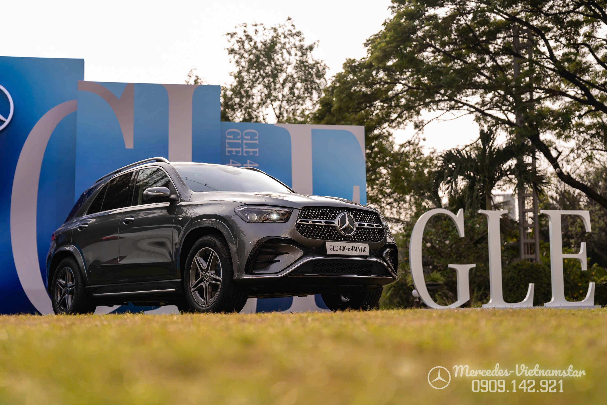 Dải đèn LED ban ngày sắc sảo của xe Mercedes GLE 400e PHEV