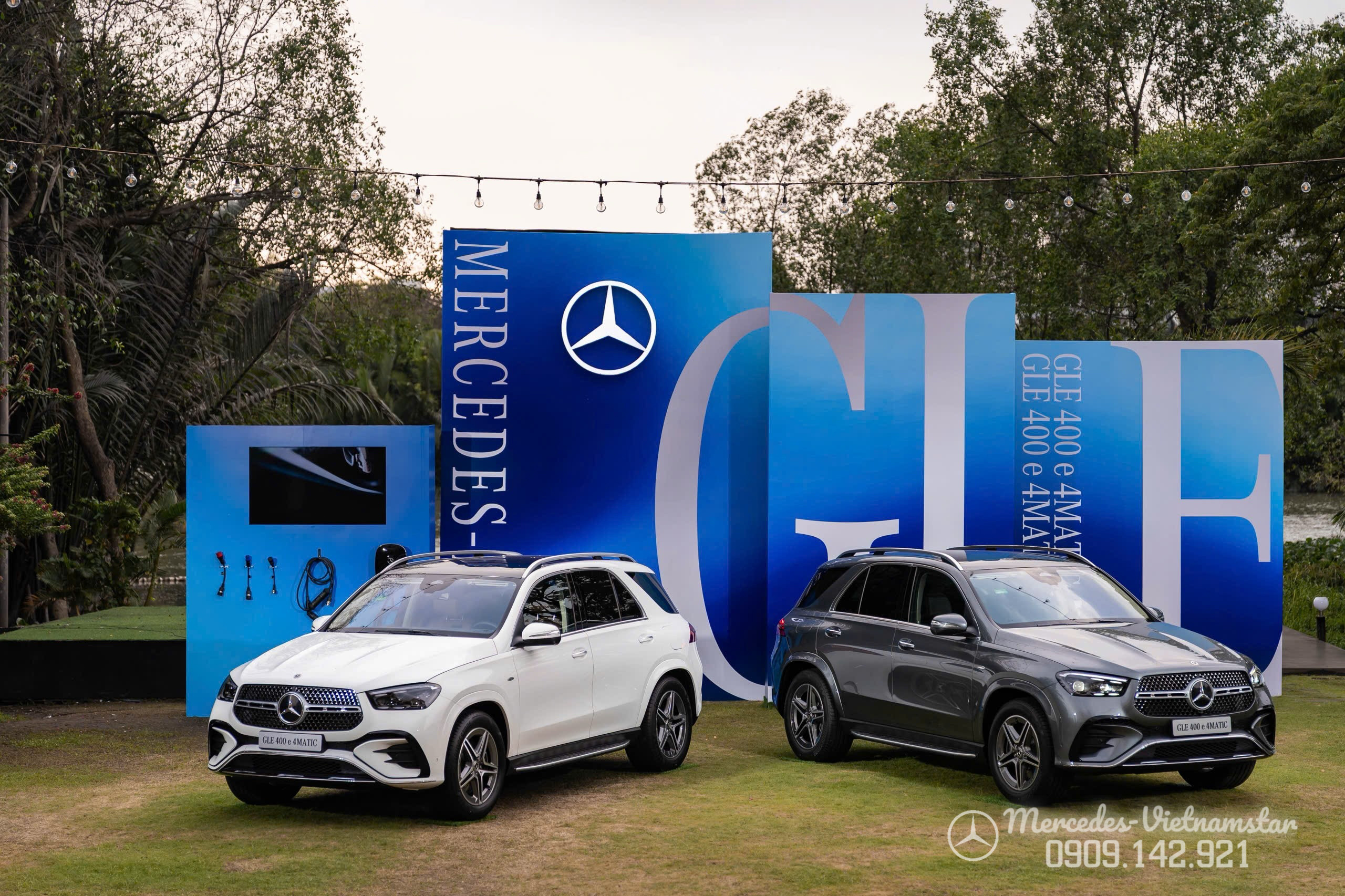 Xe SUV hạng sang Mercedes GLE400 Plug-in hybrid sạc điện