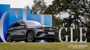 Tổng thể ngoại thất xe Mercedes GLE400e màu Xám sang trọng