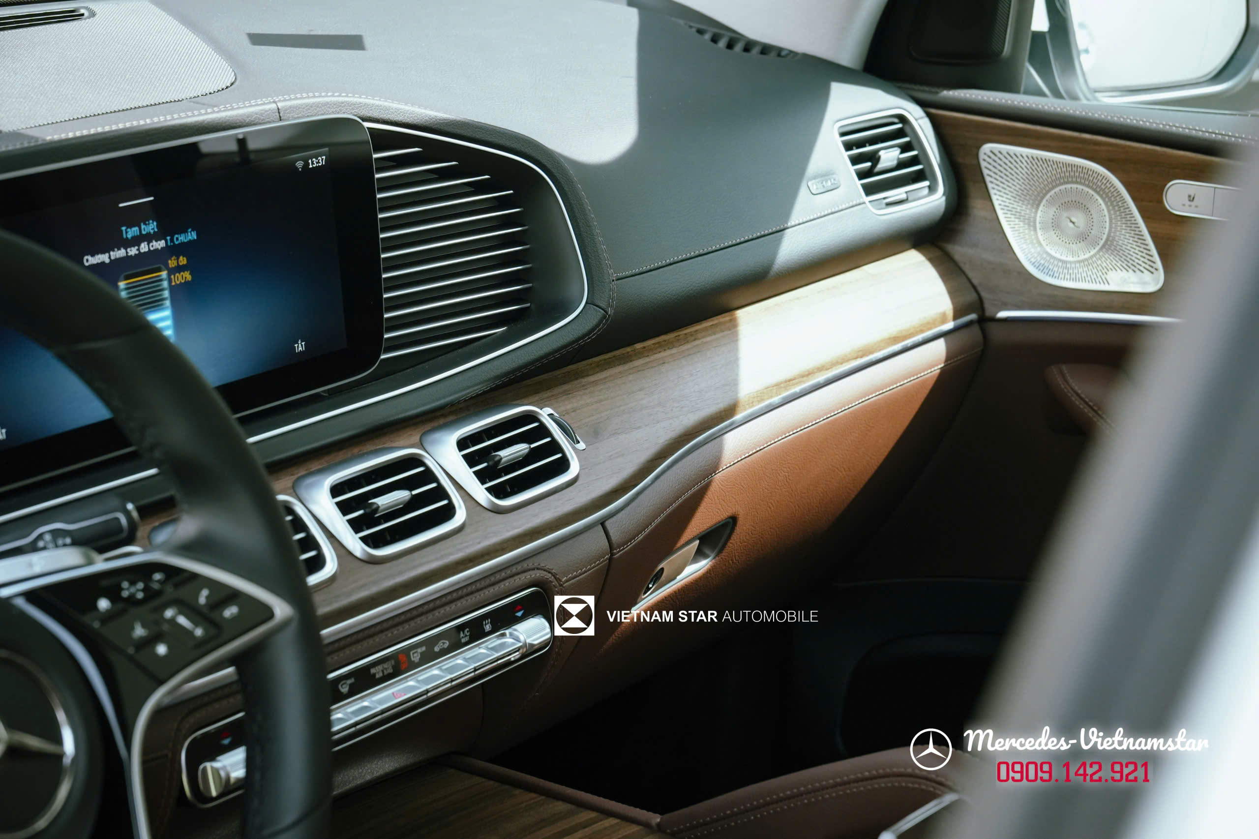 Cụm điều khiển điều hòa 4 vùng Thermotronic phía trước xe GLE400e